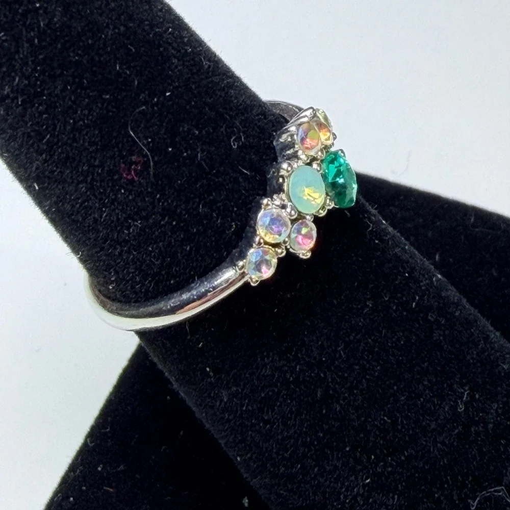 Fragrant Jewels Silver Tone Emerald Green and Aurora Borealis Ring Size 7